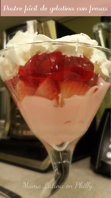 Postre fácil de gelatina con fresas