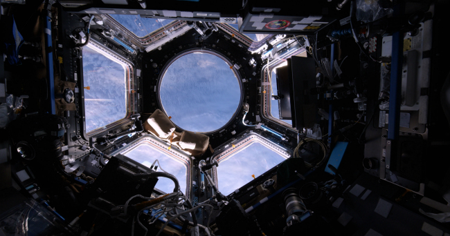 La cúpula, una plataforma de observación panorámica en la estacion espacial. A beautiful planet.