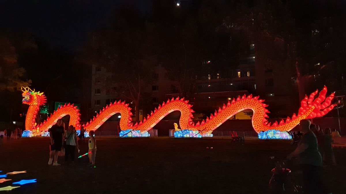 El dragon chino de 200 pies de largo en el Franklin Square