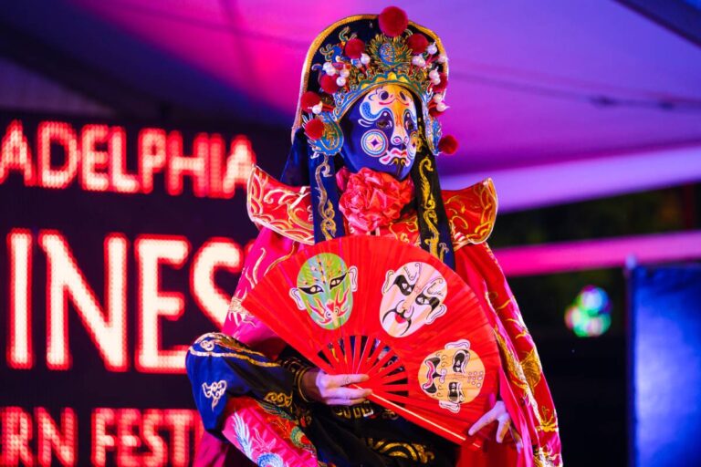 El cambia caras en el festival de linternas chinas