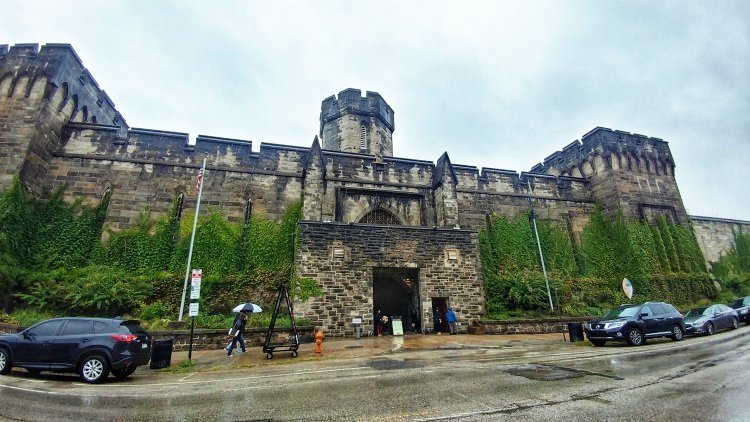 Fachada de la carcel en Piladelphia Eastern State Penitenciary