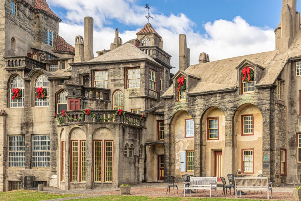 El Castillo Fonthill durante la Navidad en Bucks County, Pennsylvania