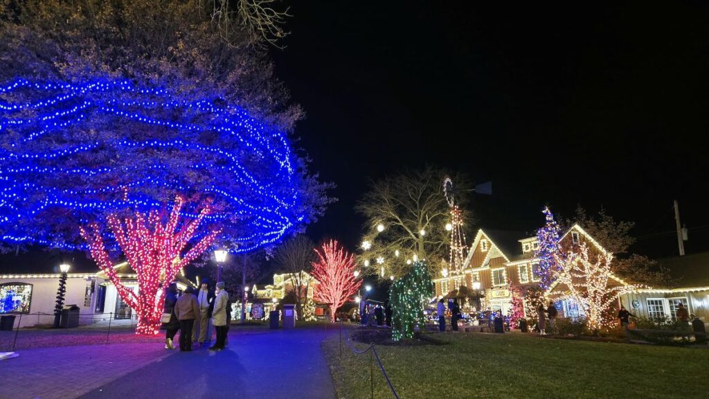 Luces de Navidad en Peddlers Village, Bucks County, Pennsylvania